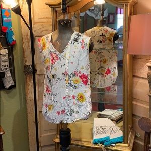 Cute Flowery Blouse!